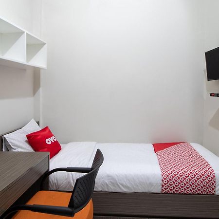 Oyo 3253 Sofia Residence Telukjambe Zewnętrze zdjęcie