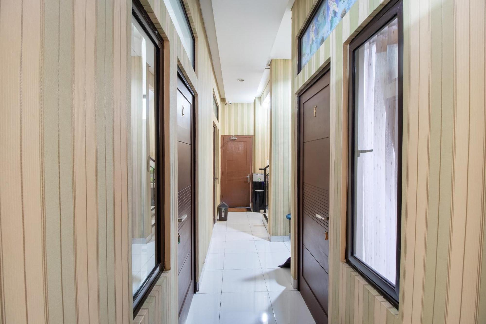Oyo 3253 Sofia Residence Telukjambe Zewnętrze zdjęcie