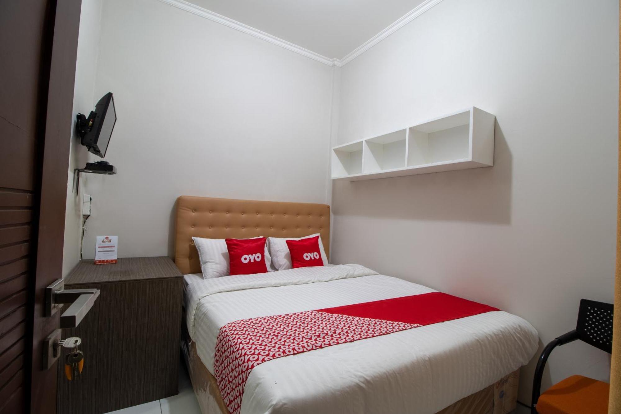 Oyo 3253 Sofia Residence Telukjambe Zewnętrze zdjęcie