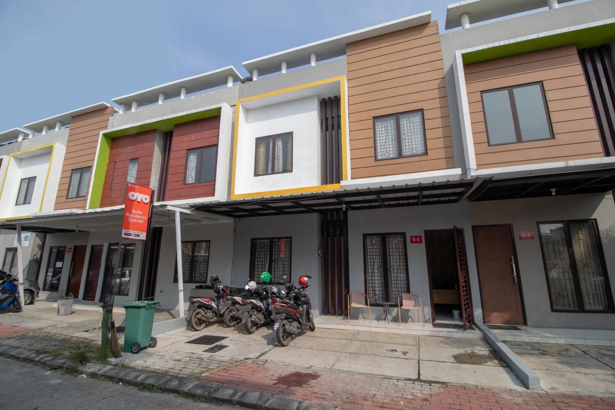 Oyo 3253 Sofia Residence Telukjambe Zewnętrze zdjęcie