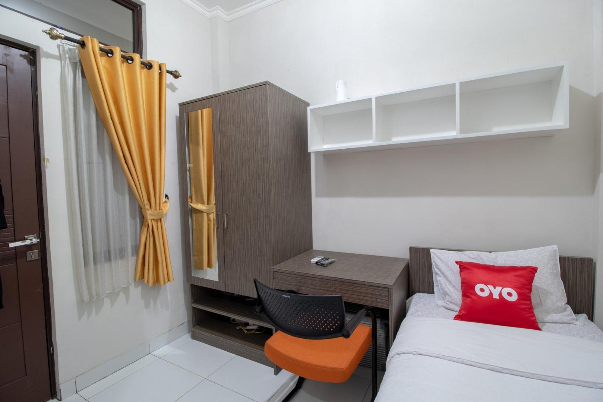 Oyo 3253 Sofia Residence Telukjambe Zewnętrze zdjęcie