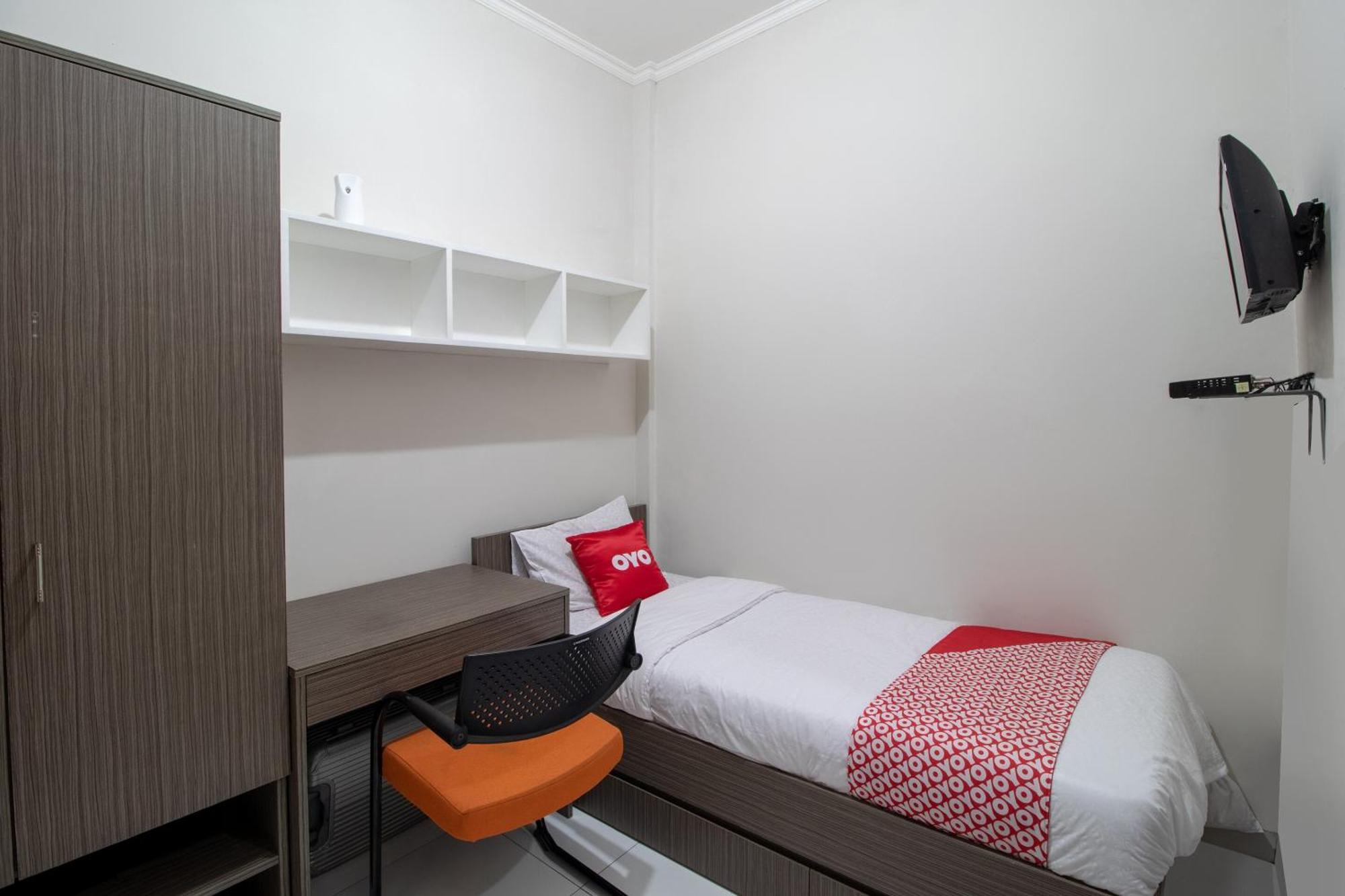 Oyo 3253 Sofia Residence Telukjambe Zewnętrze zdjęcie