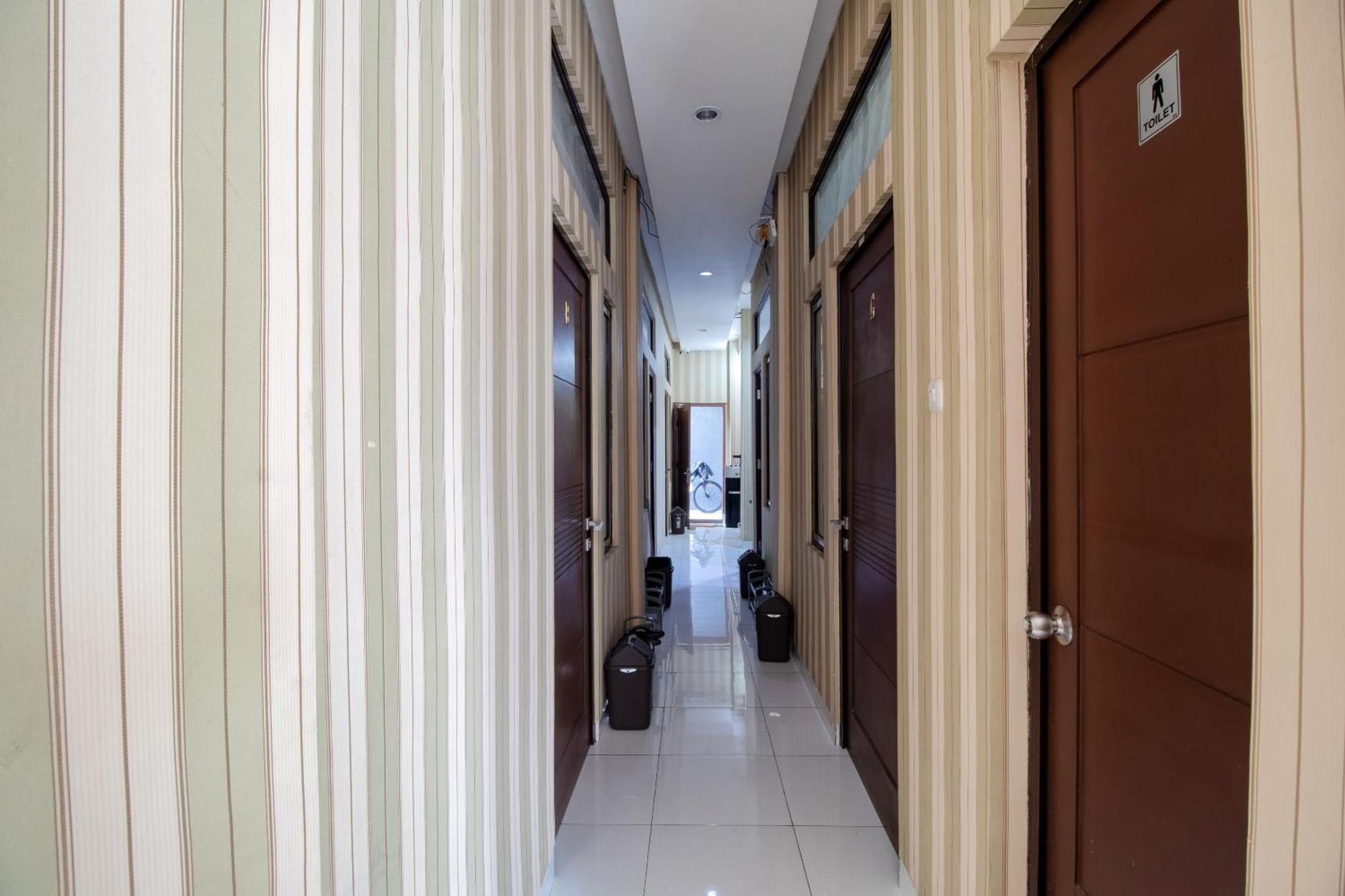 Oyo 3253 Sofia Residence Telukjambe Zewnętrze zdjęcie