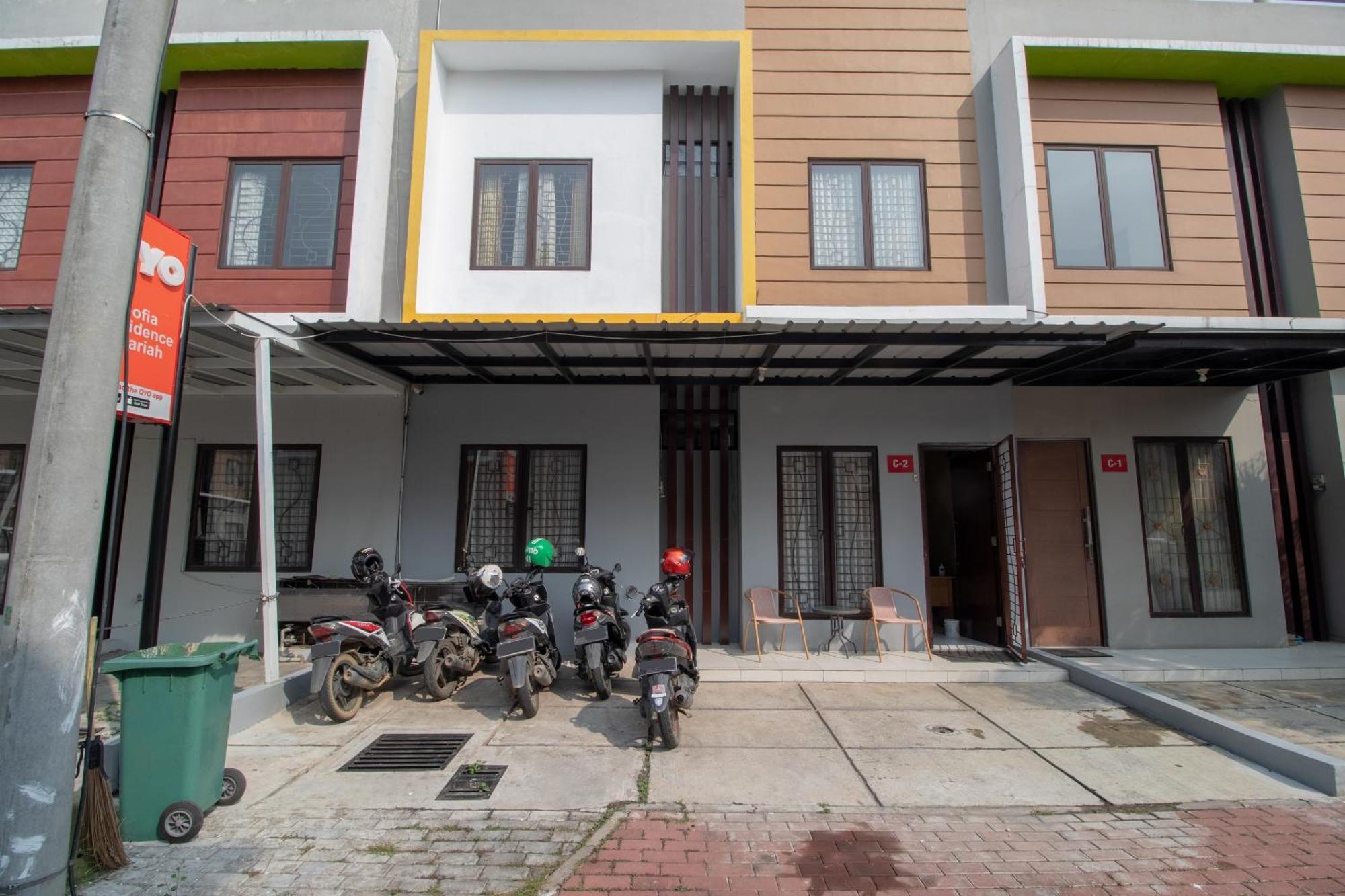Oyo 3253 Sofia Residence Telukjambe Zewnętrze zdjęcie